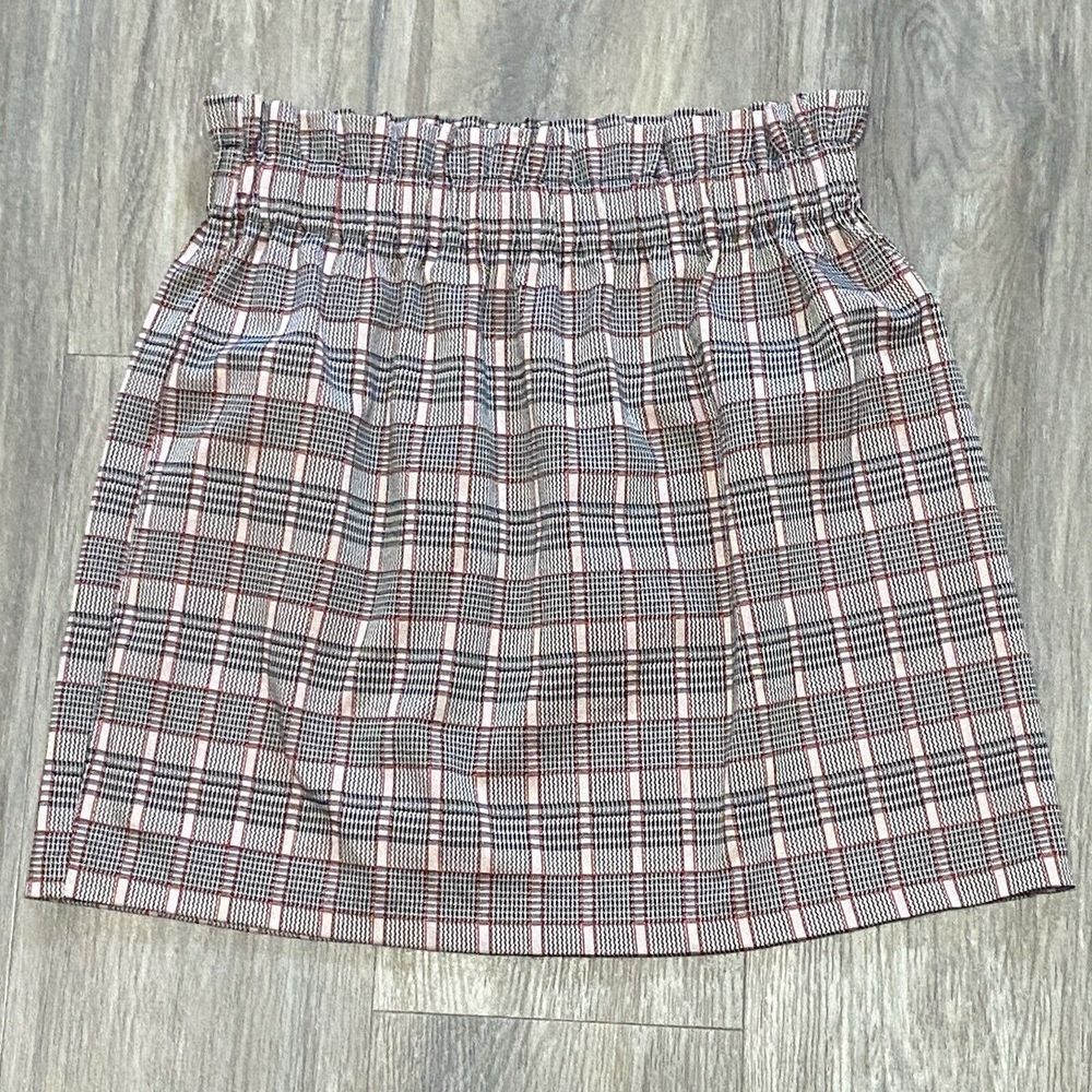 Ladies Junior H & M DIVIDED‎ Beige And Red Plaid Elastic Waste Mini Skirt Size S